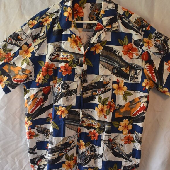 US Air Force Boeing B-17 Flying Fortress In WW2 Hawaiian Shirt – XL "USED" - Picture 6 of 7
